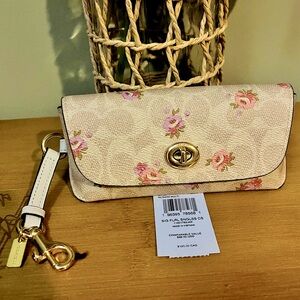 COACH SIGNATURE FLORAL SUNGLASS CASE IN SAND MULTI MSRP $98
